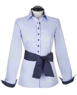 Contrast blouse with patch: light blue with navy / white spotted/goes out of the assortment