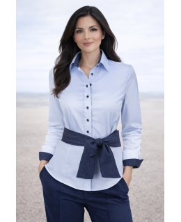 Contrast blouse with patch: light blue with navy / white spotted